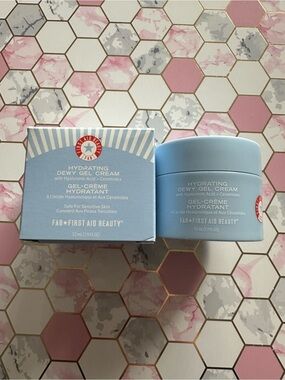 FIRST AID BEAUTY Hydrating Dewy Gel Cream Moisturizer with Hyaluronic Acid
